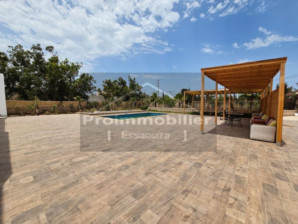 25-06-01-VM Stunning Villa of 190 m² with Pool & Pool House on 2,300 m² Plot