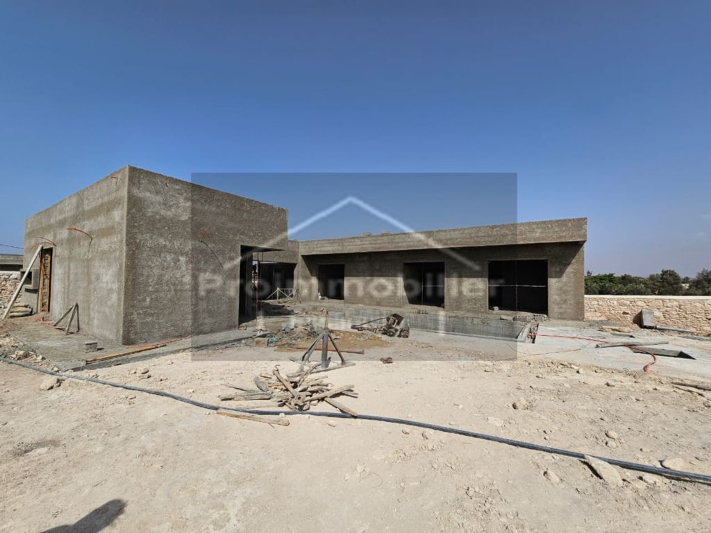 25-08-01-VM Newly Built House Under Construction – 255 m² on 1,014 m² Land with Pool