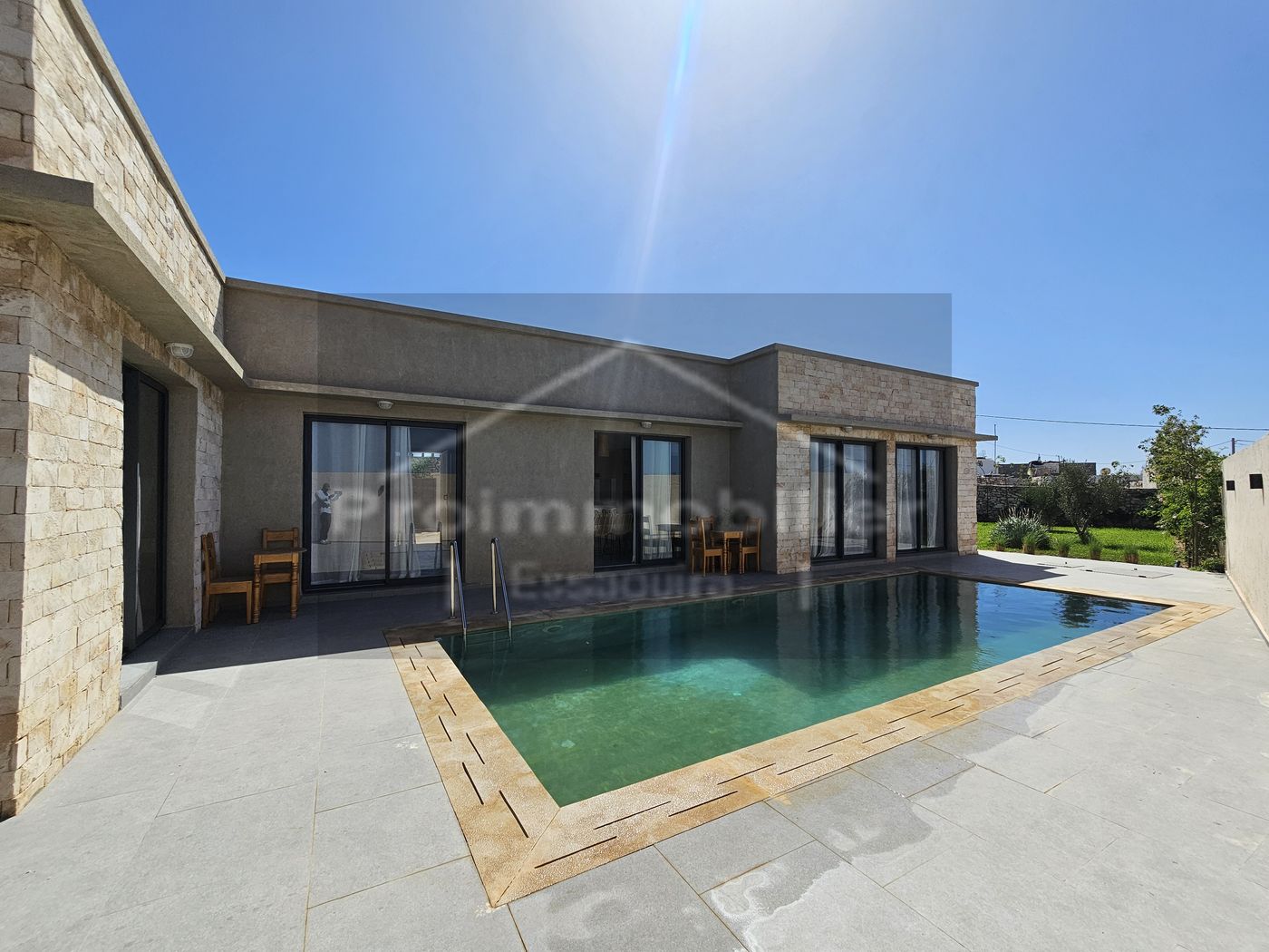 26-09-12-VV Charmante Villa avec piscine et Terrain de 1000m² – Douar Laarab