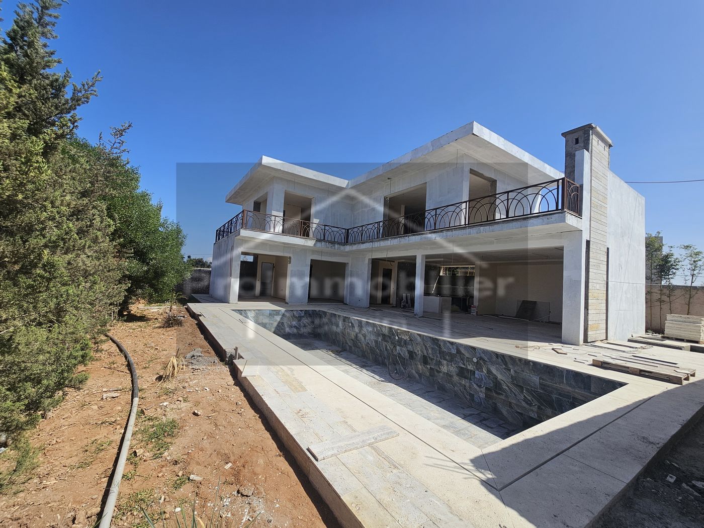 26-10-04-VV Belle Villa de 498 m² sur un terrain de 780 m² avec piscine – Douar Laarab